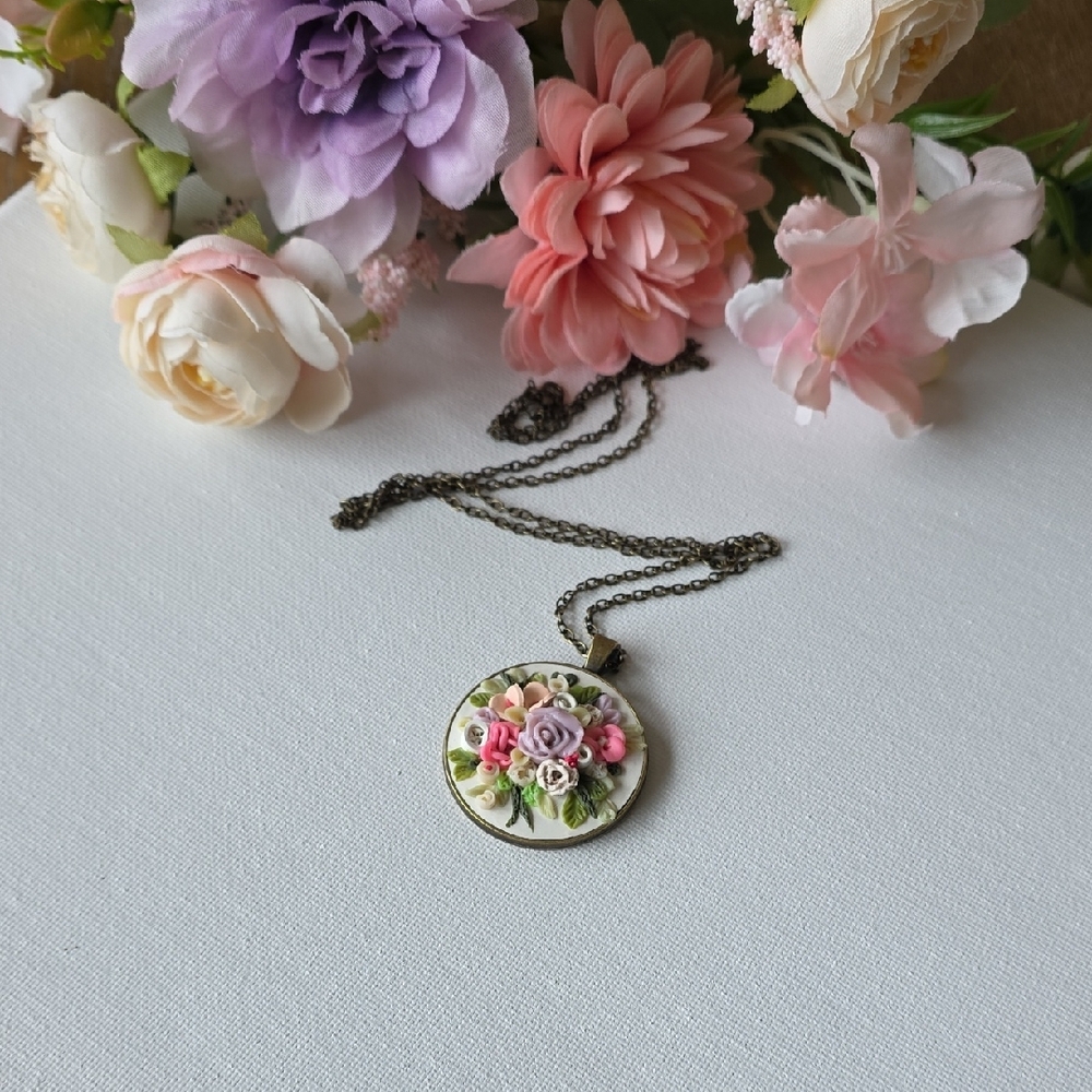 Floral Pendant Necklace